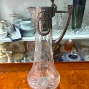 Jarra de cristal con platería