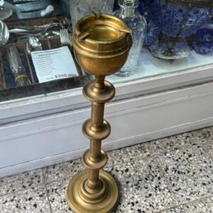 Cenicero con pie de bronce