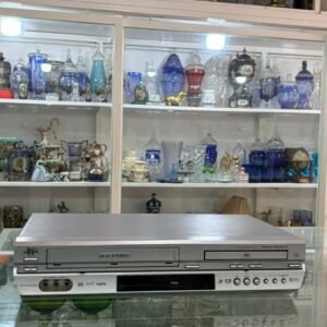Videocasetera JCV con DVD y control remoto