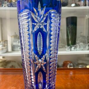 Exquisito florero de cristal súper tallado azul