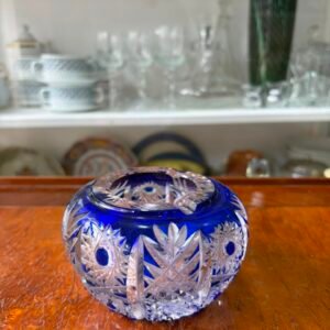 Exquisito cenicero de cristal súper tallado azul