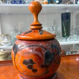 Potiche o caramelera de madera