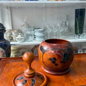 Potiche o caramelera de madera
