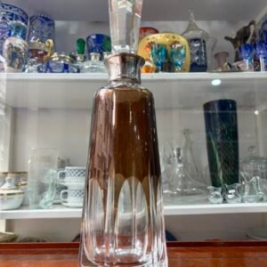 Exquisito botellón de cristal con platería