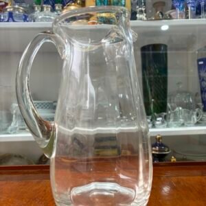 Jarra de cristal con pico vertedor