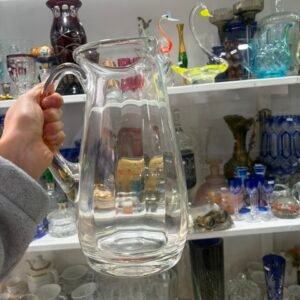 Jarra de cristal con pico vertedor