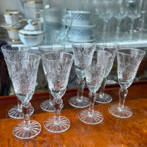 Juego de 8 copas de cristal súper tallado para licor