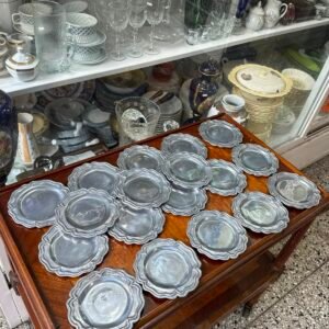 Juego de 18 posavasos, despojadores, platos de pan metalicos
