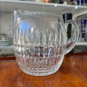 Jarra grande de cristal súper tallado con pico vertedor