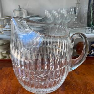 Jarra grande de cristal súper tallado con pico vertedor