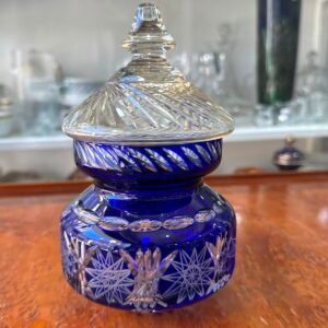 Bombonera , dulcera o caramelera de cristal súper tallado azul