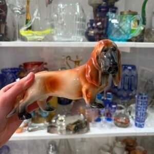 Figura perro Basset Hound de porcelana