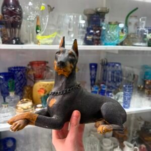 Figura perro Dóberman