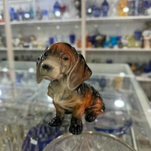 Figura perro salchicha (Dachshund) de porcelana alemana