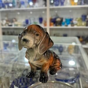 Figura perro salchicha (Dachshund) de porcelana alemana
