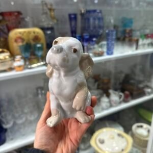 Figura perro cachorro de tipo spaniel o cocker spanie porcelana española valencia