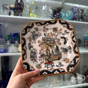 Plato de porcelana oriental pintado a mano con oro