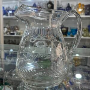 Jarra de cristal con pico vertedor