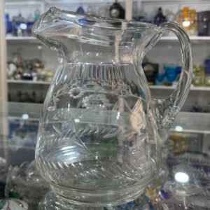 Jarra de cristal con pico vertedor