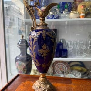 Ánfora porcelana azul cobalto pintado a mano con oro con bronce
