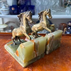 Par de apoya libros de marmol con bronce con caballos