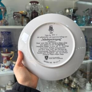 Plato de porcelana de colección pintado a mano