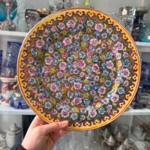 Plato de porcelana oriental pintado a mano con oro