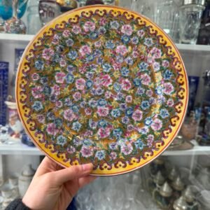 Plato de porcelana oriental pintado a mano con oro