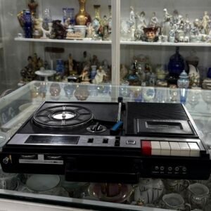 Tocadiscos con radio y casetera valija SILVANO