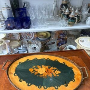 Bandeja con asas de madera muy antigua
