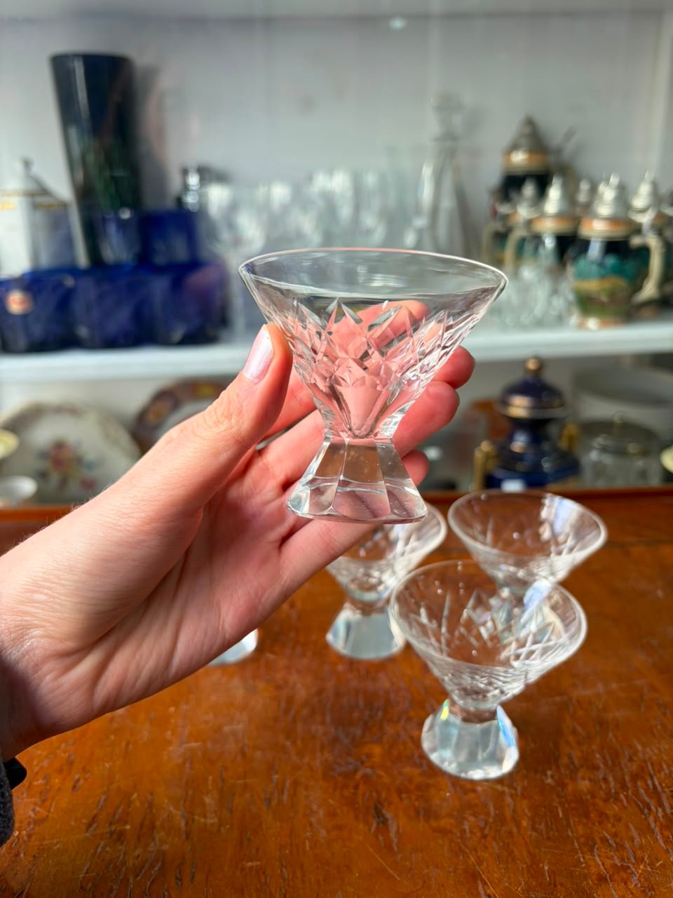 Exquisito juego de 5 copas de cristal súper tallado para licor pie de diamante - Imagen 2