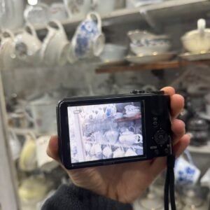 Cámara digital SONY con su caja