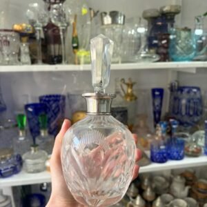 Perfumero o botellón cristal tallado con pico plata 925