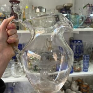 Jarra de cristal con pico vertedor