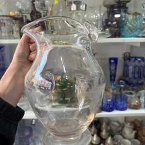 Jarra de cristal con pico vertedor