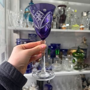 Copa violeta de cristal súper tallado