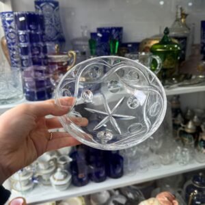 Despojador o bombonera de cristal súper tallado con patitas