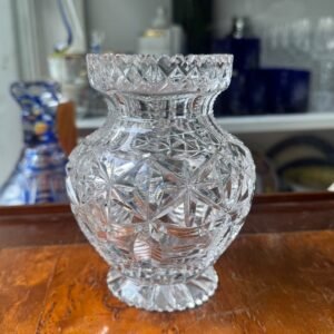Exquisito florero de cristal súper tallado BACCARAT mediano