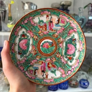 Plato porcelana oriental pintado a mano con geishas