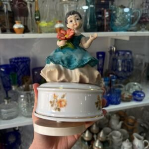 Figura musical Dama con Flores