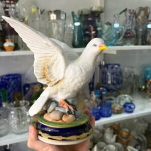 Figura paloma de porcelana