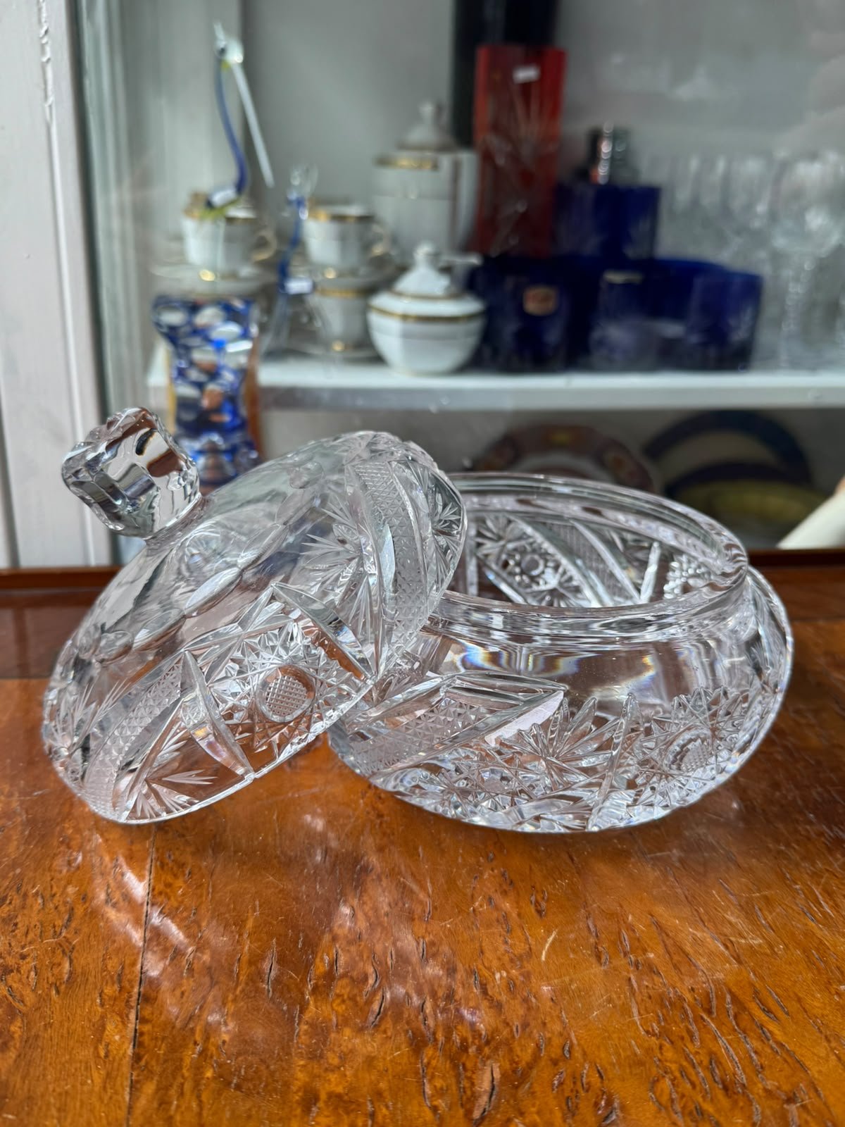 Exquisita bombonera o caramelera de cristal súper tallado estilo BACCARAT - Imagen 4