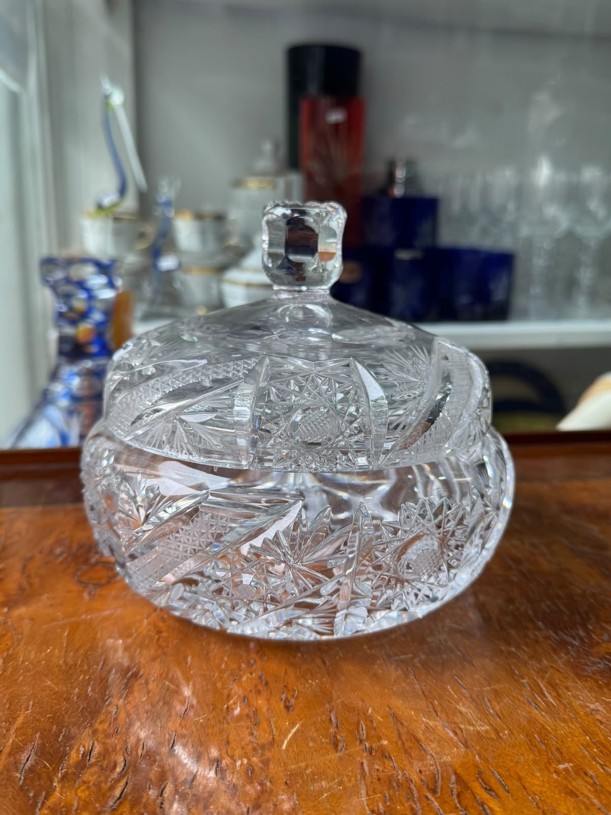 Exquisita bombonera o caramelera de cristal súper tallado estilo BACCARAT - Imagen 2