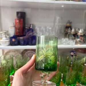 Juego de 12 copas de cristal súper tallado verde