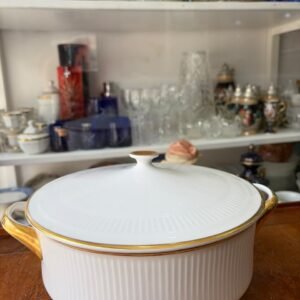 Sopera porcelana verbano con oro