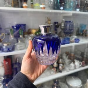 Florero violetero de cristal súper tallado azul con platería