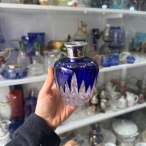 Florero violetero de cristal súper tallado azul con platería