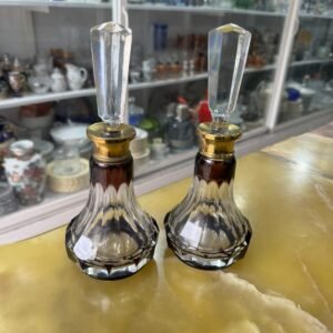 Par de botellones o perfumeros de cristal rubi con bronce