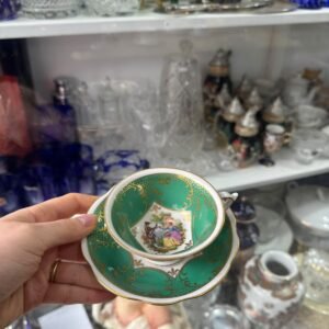 Dúo de café porcelana alemana con escena victoriana