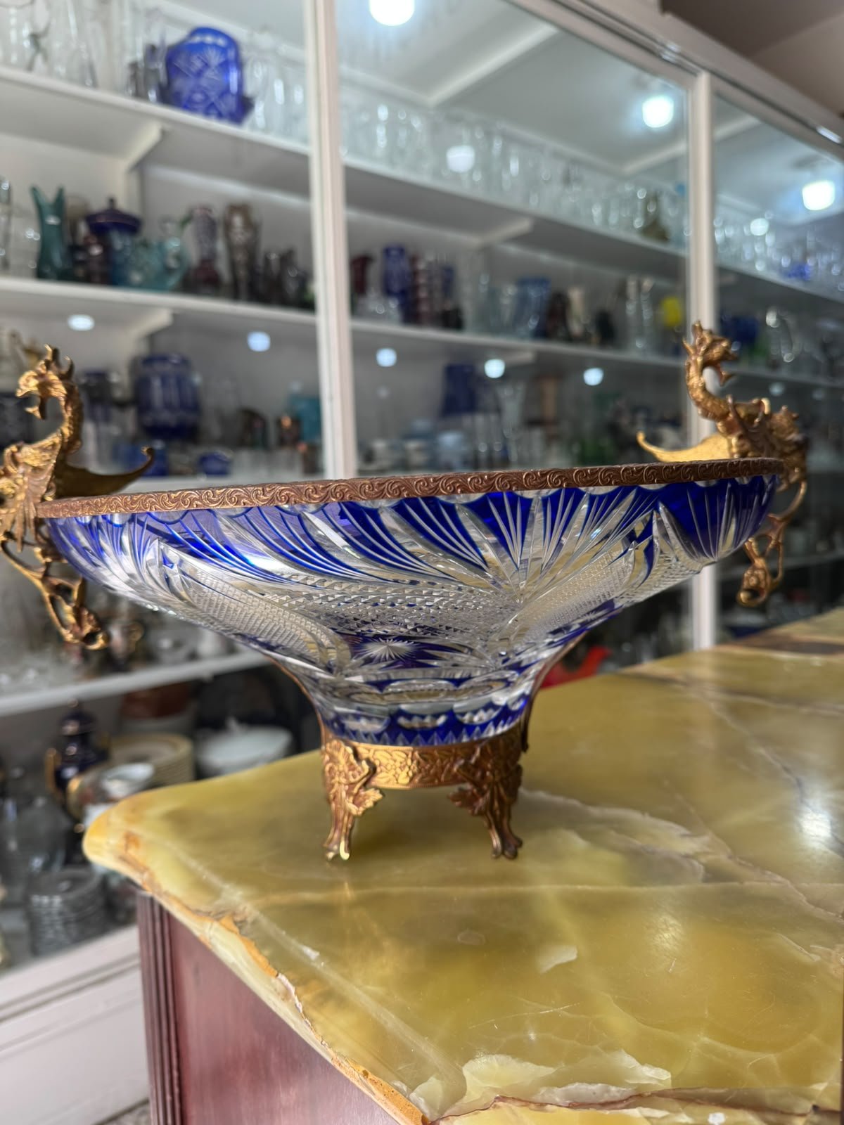 Exquisito centro de mesa de cristal súper tallado con monturas de bronce - Imagen 5